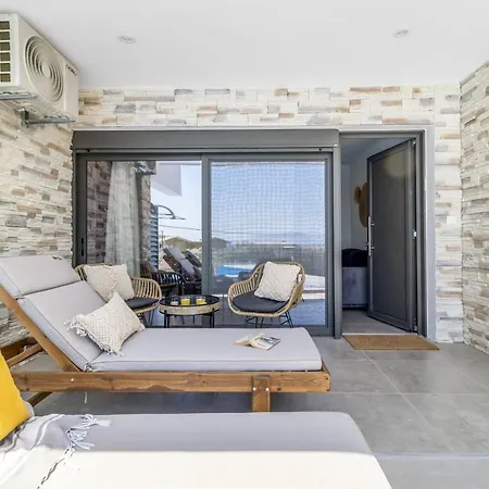 Oceanida Terpsis Lyxury شقة